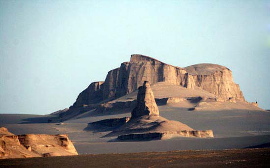 شهر کلوخی،بزرگ‌ترین شهر کلوخی،کرمان،کوه‌های مریخی،گردشگری کرمان،مکانهای تاریخی ایران