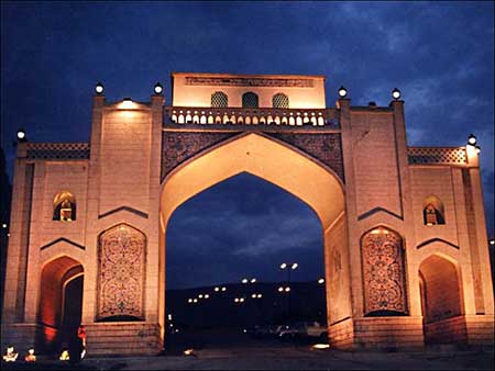 جاذبه های گردشگری شیراز,دروازه قرآن شیراز