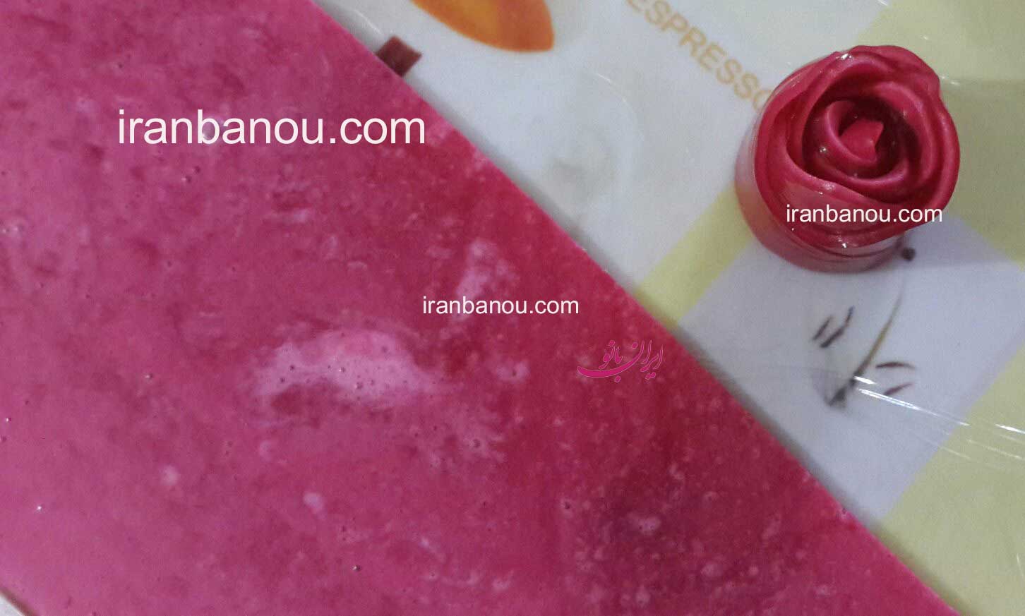ژله رولی گل رز دو رنگ,ژله رولی به شکل قلب,ژله گل محمدی,ژله با قالب گل رز,ژله رولی دو رنگ,ژله رولی با مارشمالو,ژله رولی با بستنی,ژله گل رز با سیب