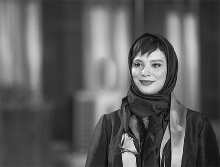 روشنک عجمیان،بیوگرافی روشنک عجمیان