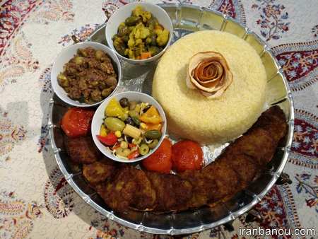 سفره مهمانی شیک گلدان روی میز ناهارخوری
