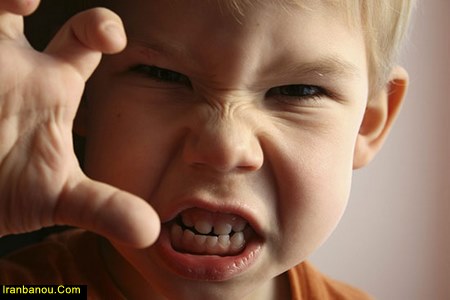 نشانه های آدم عصبی شکستن اشیا در عصبانیت