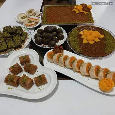  تزیین حلوا با گل محمدی