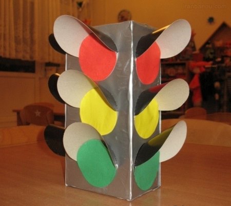کاردستی چراغ راهنمایی با لامپ کاردستی چراغ راهنمایی برای کلاس دوم