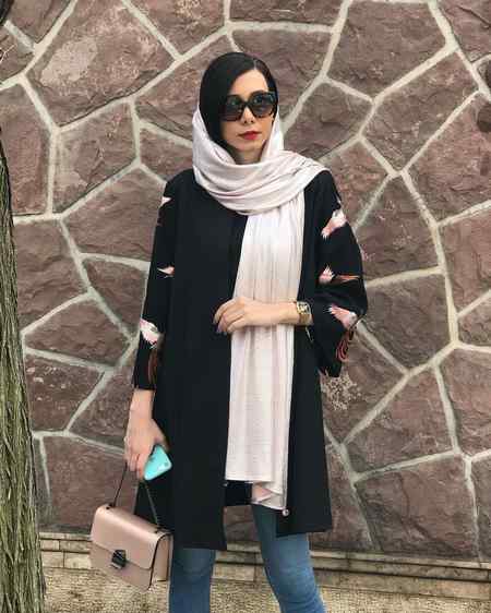 مدل مانتو مشکی ساده و شیک مدل مانتو مشکی ساده کوتاه